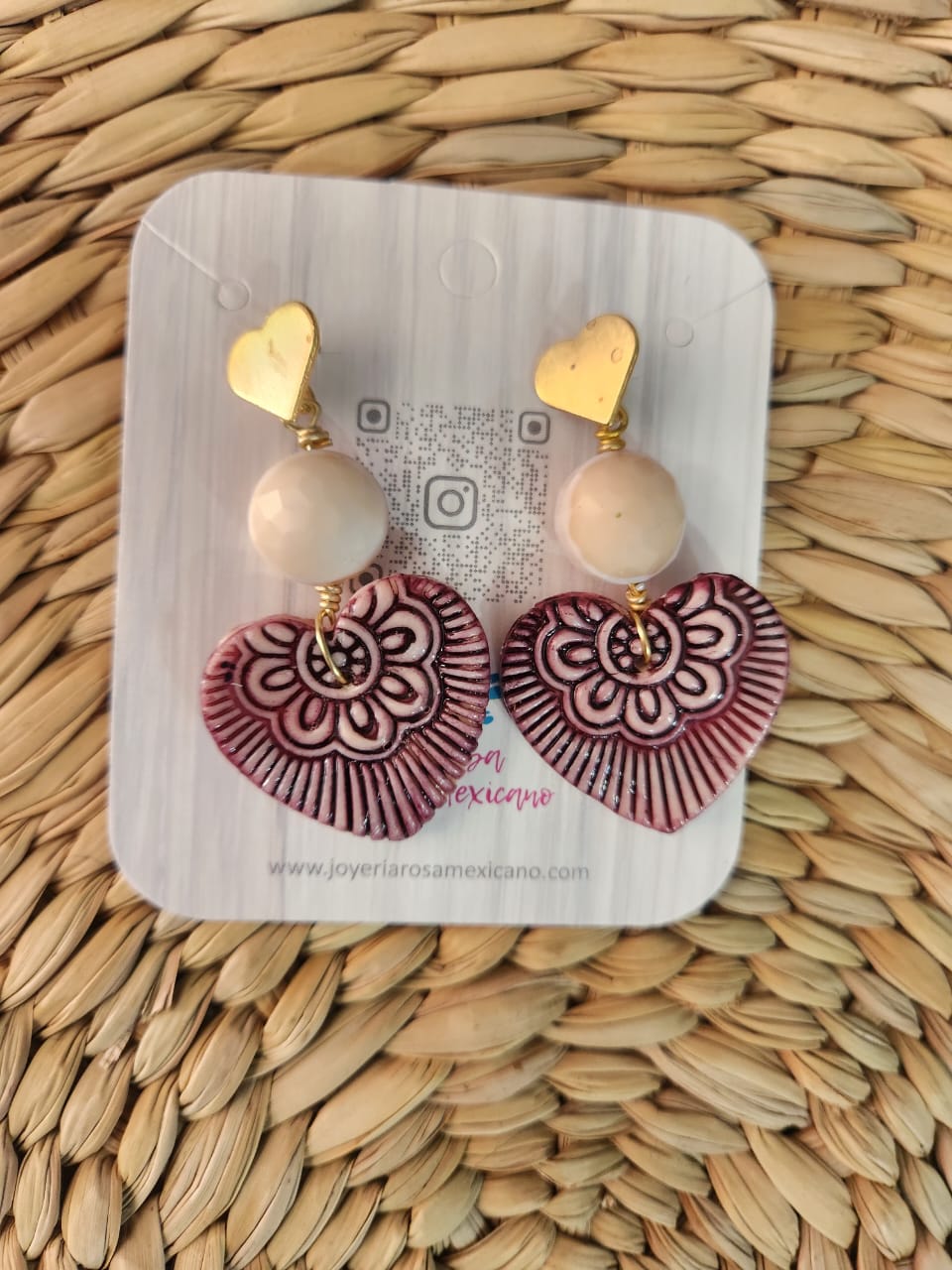 Aretes esculturales de corazón morado
