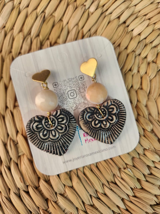Aretes esculturales de corazón café