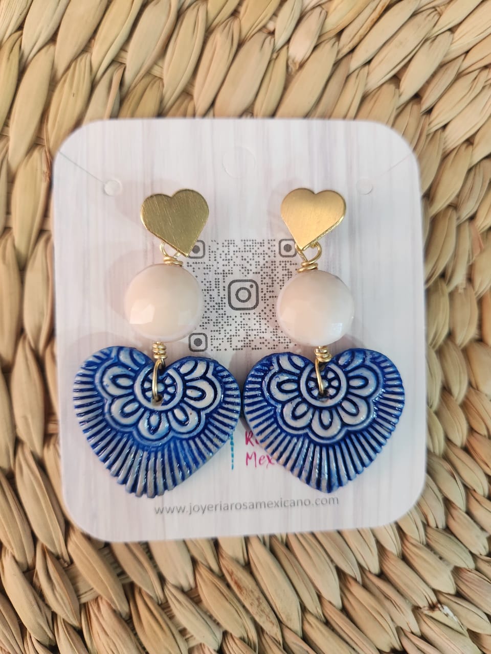 Aretes esculturales de corazón azúl