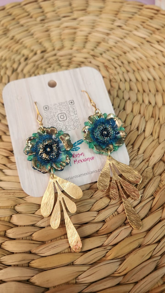 Arete flor escultural morado verde