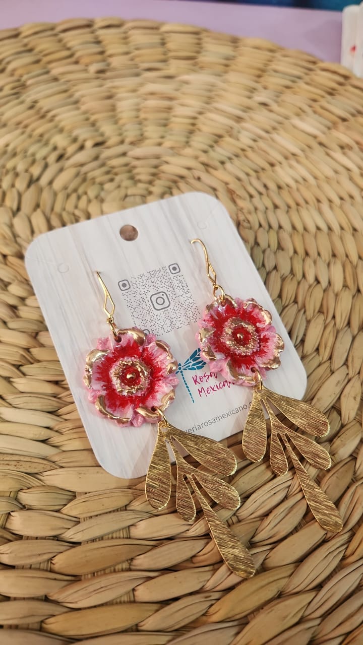 Arete flor escultural rosa