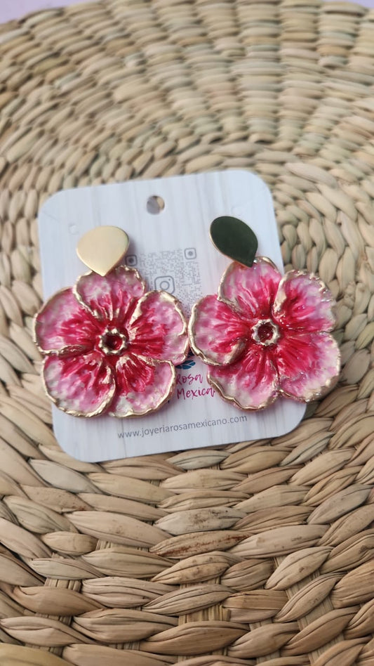 Arete flor escultural rosa