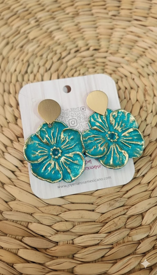 Arete flor escultural azúl